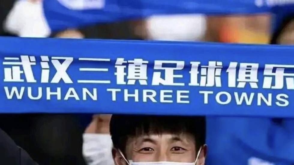 美女被摸胸动漫